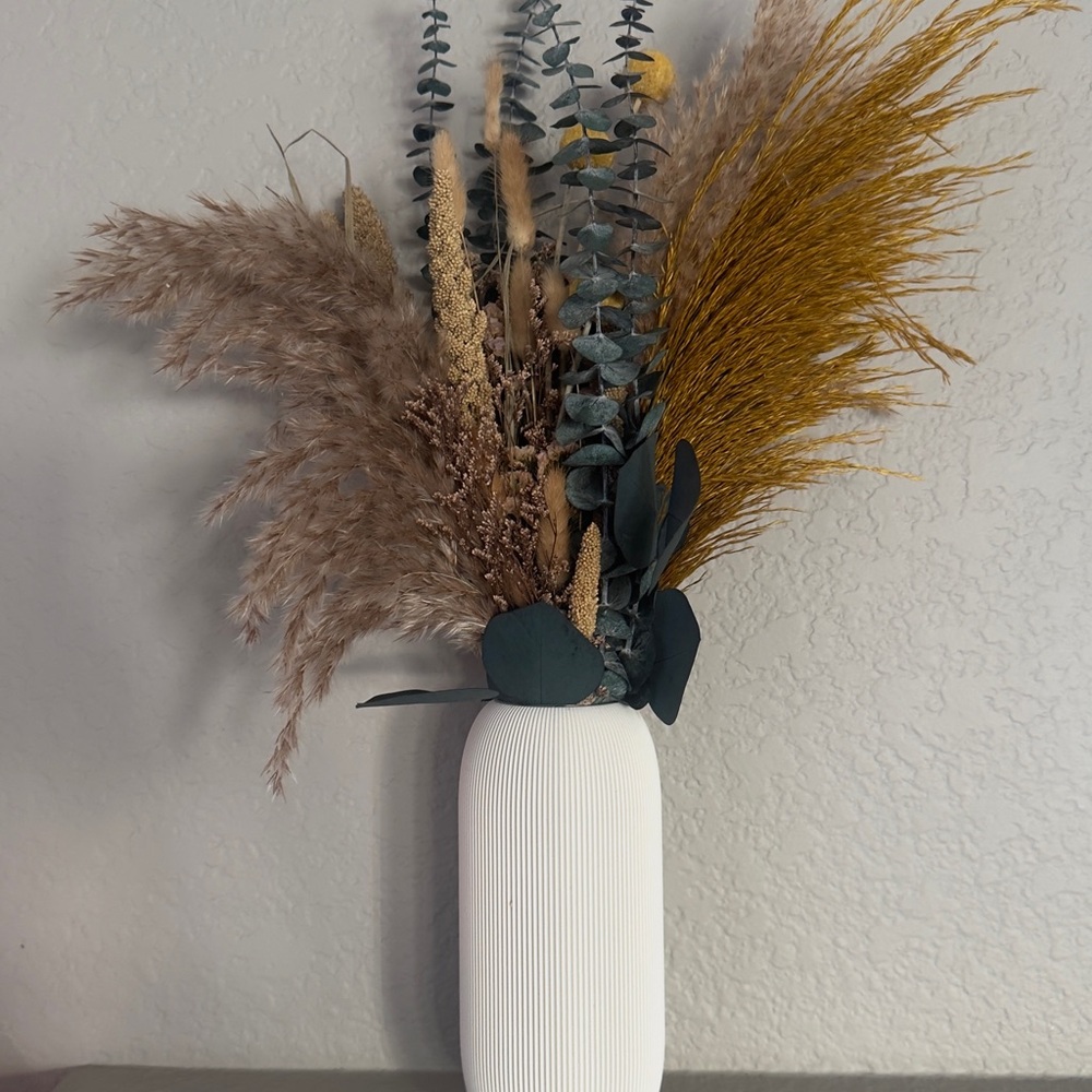 Neutral White Ribbed Vase with Mixed Dried Bouquet